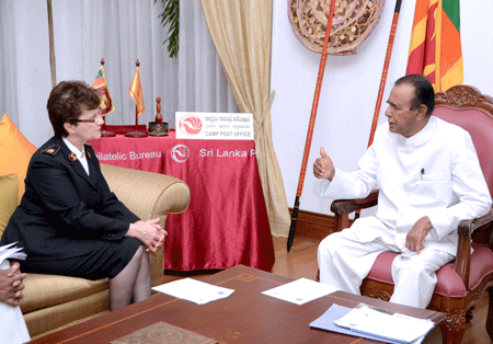 The General meets with the Sri Lankan Prime Minister (Photo provided by Prime Minister's Office)