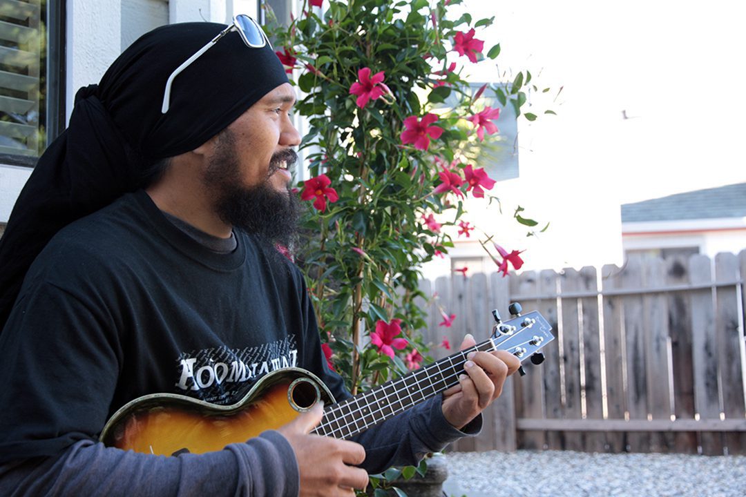 Iz Holokahi with ukulele