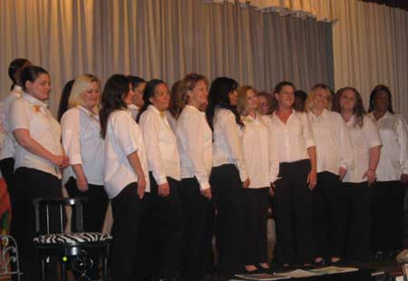 The Pinehurst Choir performs “Glorious.” 