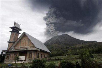 Mount Sinabung continues to throw ash into the sky | Photos courtesy of IHQ