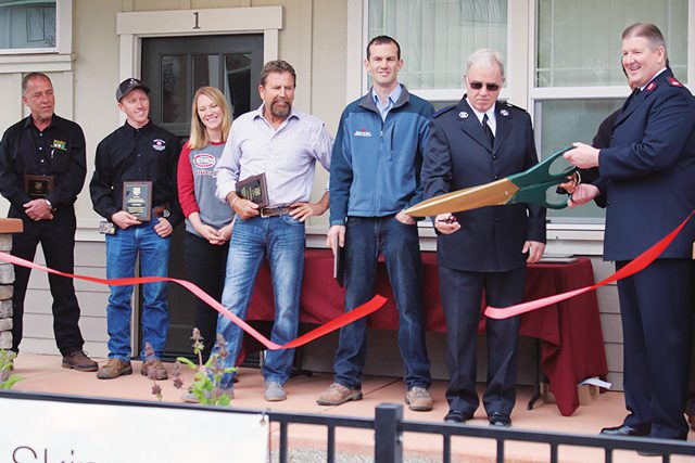 Envoy Dennis Stumpf and Del Oro Divisional Commander Major Bill Dickinson cut the ribbon.