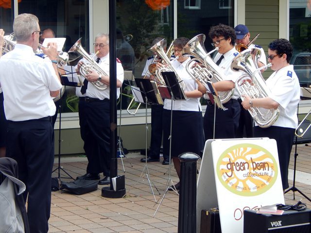 Band members and songsters performing