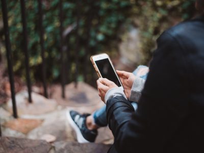 girl using technology before a digital detox