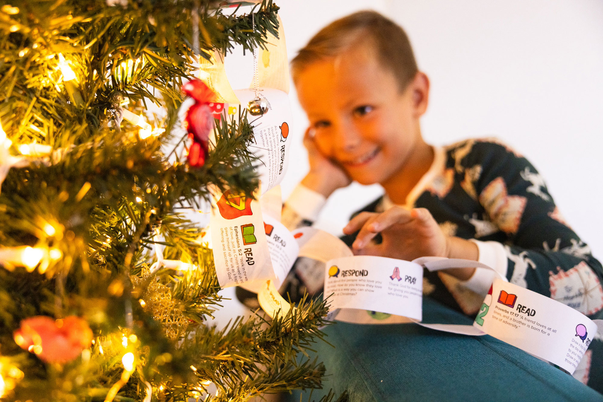 Join the 25-day Advent paper chain from Caring Magazine